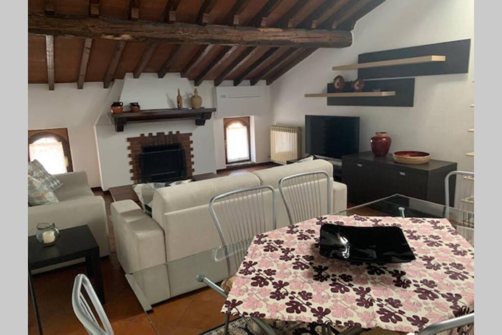 Daisy House: Nice Attic In The Historical Center Salo Luaran gambar