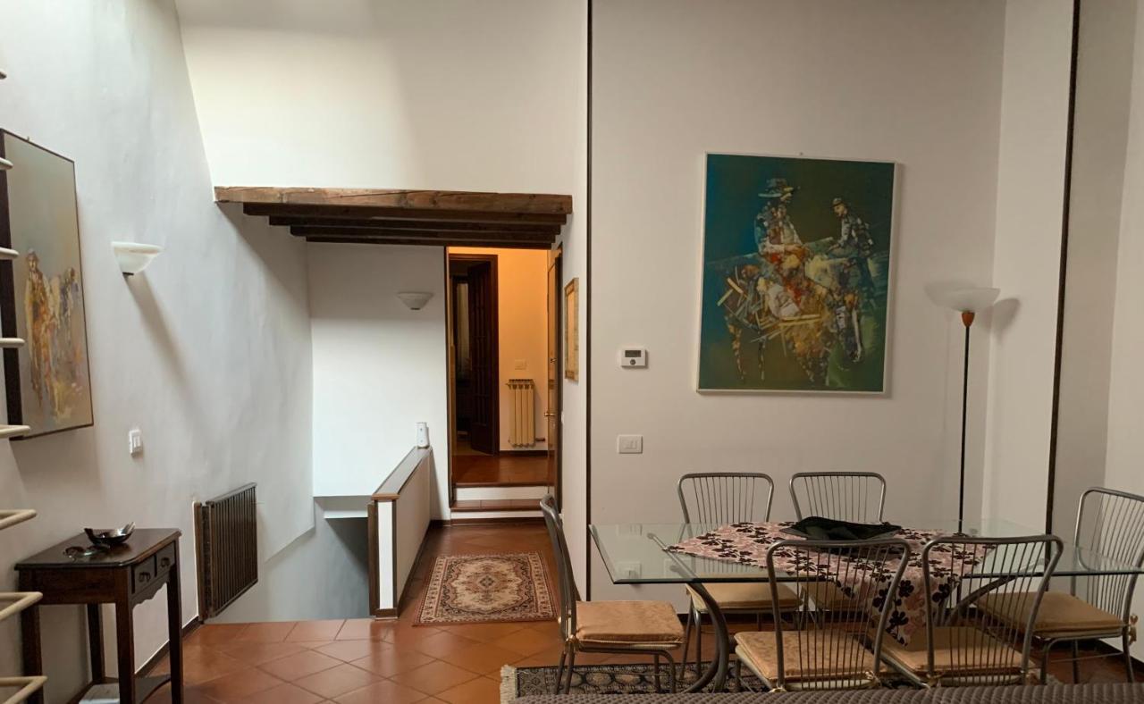 Daisy House: Nice Attic In The Historical Center Salo Luaran gambar