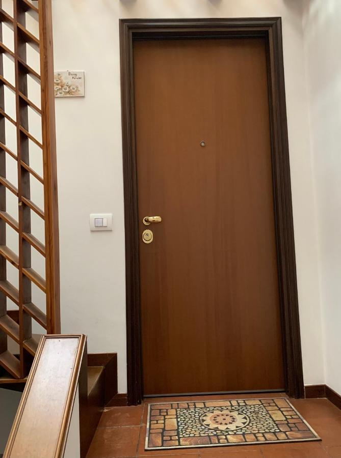Daisy House: Nice Attic In The Historical Center Salo Luaran gambar