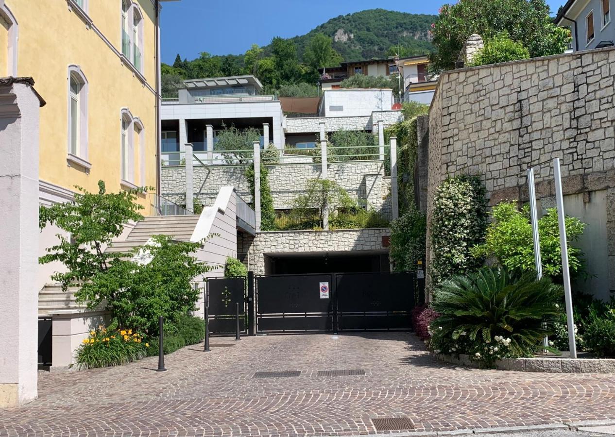 Daisy House: Nice Attic In The Historical Center Salo Luaran gambar